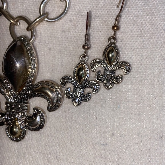 Elegant Mixed Metal Fleur De Lis Necklace Dangle Earring Set Silver Mixed Metal - Picture 4 of 12